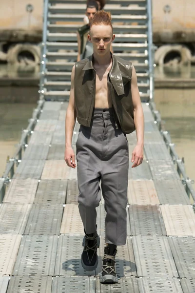 Look 18